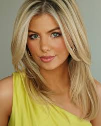 Natalie Starr's Instagram, Twitter & Facebook