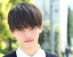 おでこが広い男がするべき前髪 悩みを解決できるメンズ髪型 ヘアスタイルマガジン おでこ 広い 髪型 髪型 前髪