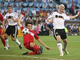 25 haziran 2008 tarihinde almanya ile türkiye arasında oynanan ve alman devlet kanalı olan zdf´ten canlı yayınlanan yarı final maçını almanya´da, 29, 46 milyon futbol severin ekrandan izledigi kayıtlara geçti.buna. 11 Er Kisi Oynadi Ve Almanlar Kazandi Goal Com