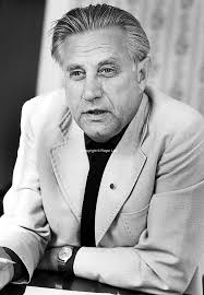 1982. Fyra bilder på…