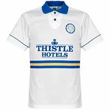 In october 1919 leeds city was compulsorily wound up by order of a joint fa and football league commission after the club refused to open its accounts following allegations that it had illegally paid guest players during the great war. Leeds United Trikots T Shirts Beflockungen Mehr Von Subside Sports