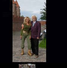 Był twórcą kultowej w polsce ludowej serii komiksowej „tytus, romek i a'tomek. Zony Hollywood Wracaja A W Nich Corka Papcia Chmiela Ma Bardzo Ciekawy Zawod I Swietne Zdjecia