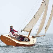 Barracuda La Serie Porte Le Nom Du 1er Exemplaire Construit Pour Un Plaisancier De L Aber Benoit Qui Desir Sailing Dinghy Sailboat Restoration Classic Sailing