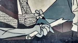 It is exhibited in the museo reina sofía in madrid. Guernica Bild Wikipedia