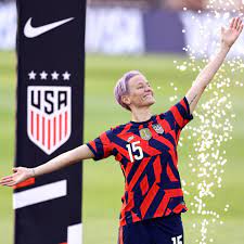 Behind the scenes with megan rapinoe at her si photo shoot. Uswnt S Megan Rapinoe Got Mic D Up And Her Banter Is Comedy Gold