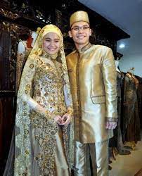 Baca selengkapnya ide model baju pendekar jawa / 23 ide pola pakaian pola pakaian pola busana sketsa model pakaian / ide model baju pendekar jawa / ide top 48+ pakaian adat jawa simple : Ide Model Baju Pendekar Jawa Baju Adat Jawa Timur Modern Model Baju Trending Model Dress Batik Dengan Warna Dasar Gelap Trending Events