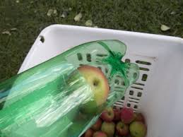 A plastic bottle (size is dependent on the size of fruit you wish to pick) a broom/ mop handle or even a piece of pvc pipe will work 2 small screws sponge or cotton washcloth. How To Make A Soda Bottle Fruit Picker Diy Projects For Everyone