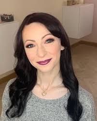 Leanne Burrows's Instagram, Twitter & Facebook