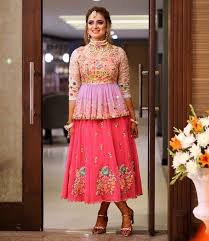 45 Brides Who Wore The Prettiest Outfits For Mehendi Ceremony In 2020 Indian Bridesmaid Dresses Mehndi Outfit Indian Wedding Outfits