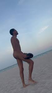 Small penis: Naked Black Guy on the Beach -… ThisVid.com