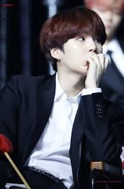 On multiple occasions, bts rapper suga has mentioned how his personal space and privacy are important to him. Bts S Suga And V Are Both Trying To Get Rid Of The Same Habit