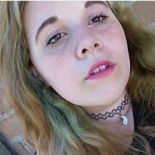 Elizabeth Yo (WhyTheFuckNot)