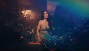Clip debuts just before the songwriter • just ahead of her performance on the 61st grammy awards, kacey musgraves released the new video. Kacey Musgraves Shares Rainbow Music Video Watch