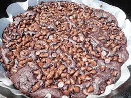 Everyday Dutch Oven Chocolate Pudding Dump Cake Wondering If This Would Be Tasty With Other Flavors O Dutch Oven Deserts Campfire Desserts Camping Desserts