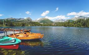 Ein rettungshubschrauber eilte am sonntag zur unfallstelle, doch für den mann und die frau kam laut flugrettung jede hilfe zu spät. Strbske Pleso Der Schone Bergsee In Der Hohen Tatra