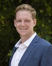 Karen Nardone's Instagram, Twitter & Facebook