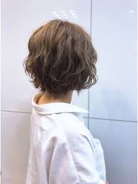 ゆるふわボブ 前下がりボブ パーマ パーマヘアの女の子 ヘアスタイリング