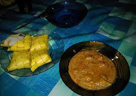 Salah satu makanan yang menjadi kesukaan masyarakat malaysia adalah roti canai. Ketupat Colet Makanan Khas Masyarakat Melayu Yang Masih Ada Hingga Kini Monga
