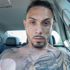 Shannon Bossert's Instagram, Twitter & Facebook