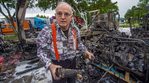 Er will nicht mehr lange bei bares für rares mitmachen! Wohnmobil Von Zdf Star Ludwig In Flammen Bares Fur Rares Feuer Greift Uber Einsatz Feuerwehr Youtube