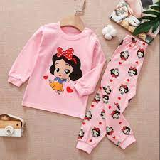 Perkembangan baju bayi perempuan juga cukup pesat, busana bayi dari pakaian bayi perempuan juga cukup berlimpah ruah sehingga mempermudah sang ibu saat memilih baju bayi perempuan yang cocok dipakai oleh sang buah hati. Dc368 Baju Tidur Anak Perempuan Setelan Kaos Panjang Piyama Bayi Anak Motif Snow White Putri Salju Shopee Indonesia
