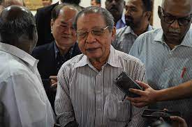 If tun mahathir,lim kit siang or for that matter anwar ibrahim ever thinks that brunei is simply easy meat to mince with,then they had better consult the sultan of brunei. Dr Mahathir As Pm Is Surest Path For You Kit Siang Tells Anwar Malaysia Malay Mail