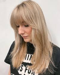 blonde angel ⚡️ft fresh fringe✂️ ⠀⠀⠀⠀⠀⠀⠀⠀⠀ ⠀⠀⠀⠀⠀⠀⠀⠀⠀ • • • • • • •  #rachrayburnhair #windwardhairsalon #southloopchicago #southloophair  #chicagohair #chicagosmallbusiness #tapeinextensions #clipinextensions  #handtiedextensions ...