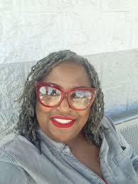 Carrie Helm's Instagram, Twitter & Facebook