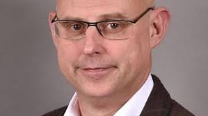 Like something out of House of Cards': Council chief sanctioned probe into  politicians' emails