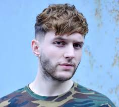 Voici la sélection des coupes de cheveux pour homme 2021. 1001 Idees Coiffure Homme Tendance 2021 Un Degrade D Idees Coiffure Homme Coiffure Homme Tendance Cheveux Masculins