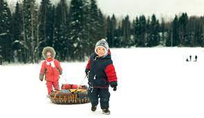 Over 50 fantastic winter activities for toddlers to try this year with inspiration for winter crafts, winter sensory play ideas and easy winter activities. Snow Much Fun Things To Do Outdoors This Winter In The Greater Vancouver Region Savvymom