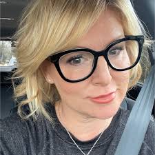 Andrea Hamlett's Instagram, Twitter & Facebook