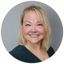 Lynda Brewer's Instagram, Twitter & Facebook