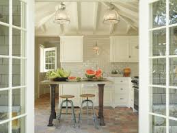 kitchens with vaulted ceilings the