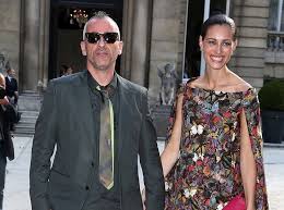 Sono stati dieci anni meravigliosi e eros e marica si sono conosciuti sul palco dei wind music awards nel 2009 e, dopo cinque anni di. Eros Ramazzotti Torna Con Marica Pellegrinelli Wondernet Magazine