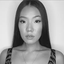 Minna Kim's Instagram, Twitter & Facebook