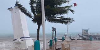 Aunque el gobernador suspendió labores y pidió el apoyo de los empresarios para ser tolerantes con sus empleados para muchos cancunenses todo siguió normal. Se Forma La Tormenta Delta A Mil Km De Cancun