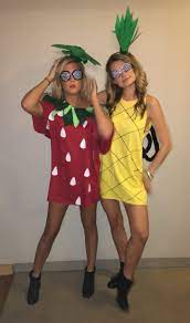 Einfach mal am kleiderschrank von oma und opa bedienen er darf an fasching nicht fehlen: Erdbeere Kostum Selber Machen Diy Anleitung Maskerix De Kostume Selber Machen Halloween Kostume Fur Madchen Halloween Kostume Freunde