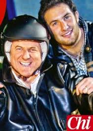 Durante l'inverno del 2021 gerry scotti è diventato nonno per la prima volta: Gerry Scotti Il Figlio Edoardo In Tv Con Lui A Lo Show Dei Record