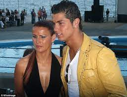 Elma aveiro, sister of cristiano ronaldo spoke recently the break between his brother and the fashion model irina shayk in the newspaper correio. Cristiano Ronaldo S Sister Mourns The End Of His Relationship With Irina Shayk Daily Mail Online