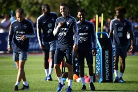 A l'occasion de la coupe du monde de football, la presse française et étrangère se réjouit des « origines migratoires » des joueurs de l'équipe de france. Les Infos De 6h Euro 2021 Les Bleus S Envolent Vers L Allemagne A J 1 Du Choc
