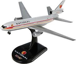 Daron White DC-10 Airplane Model
