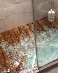 Duşakabin camı patlaması vakası duyuyorum. Oglu Banyodayken Dusakabin Cami Patlayan Ece Erken Korkudan Sinir Krizi Gecirdi Magazin Haberleri