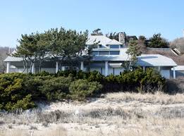 Click here to see madoff being pushed by a photographer upon returning to his residence. Madoff House Now In Contract 27 East