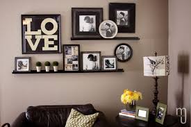 Dalam artikel ini, secara khusus kami akan membahas cara memilih dan memberikan rekomendasi hiasan dinding terbaik untuk ruang tamu. Dekorasi Ruang Tamu Mencerminkan Kepribadianmu Loh Seperti Apa