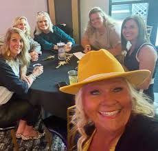 Thank you to all of the amazing ladies who joined us for WOWconnections. It  was a great evening of making connections, sharing wonderful food, and  learing about how to manage your "to