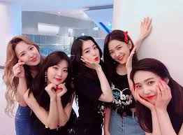 The fifth member, yeri, joined. I Heart Kpop Redvelvet Official 180608 Red Velvet Facebook