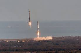 Spacex falcon 9 first stage tips over and explodes on pacific ocean droneship after landing leg fails to lock in place on jan 17, 2016. Spacex Launches Falcon Heavy Rocket Lands 2 Side Boosters Simultaneously On Land The Daily World