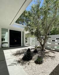 Mid Century Modern Garden Design Luisfern5 In 2020 Modern Garden Design Design Creative Design Agency