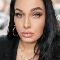 Tamara Lee's Instagram, Twitter & Facebook